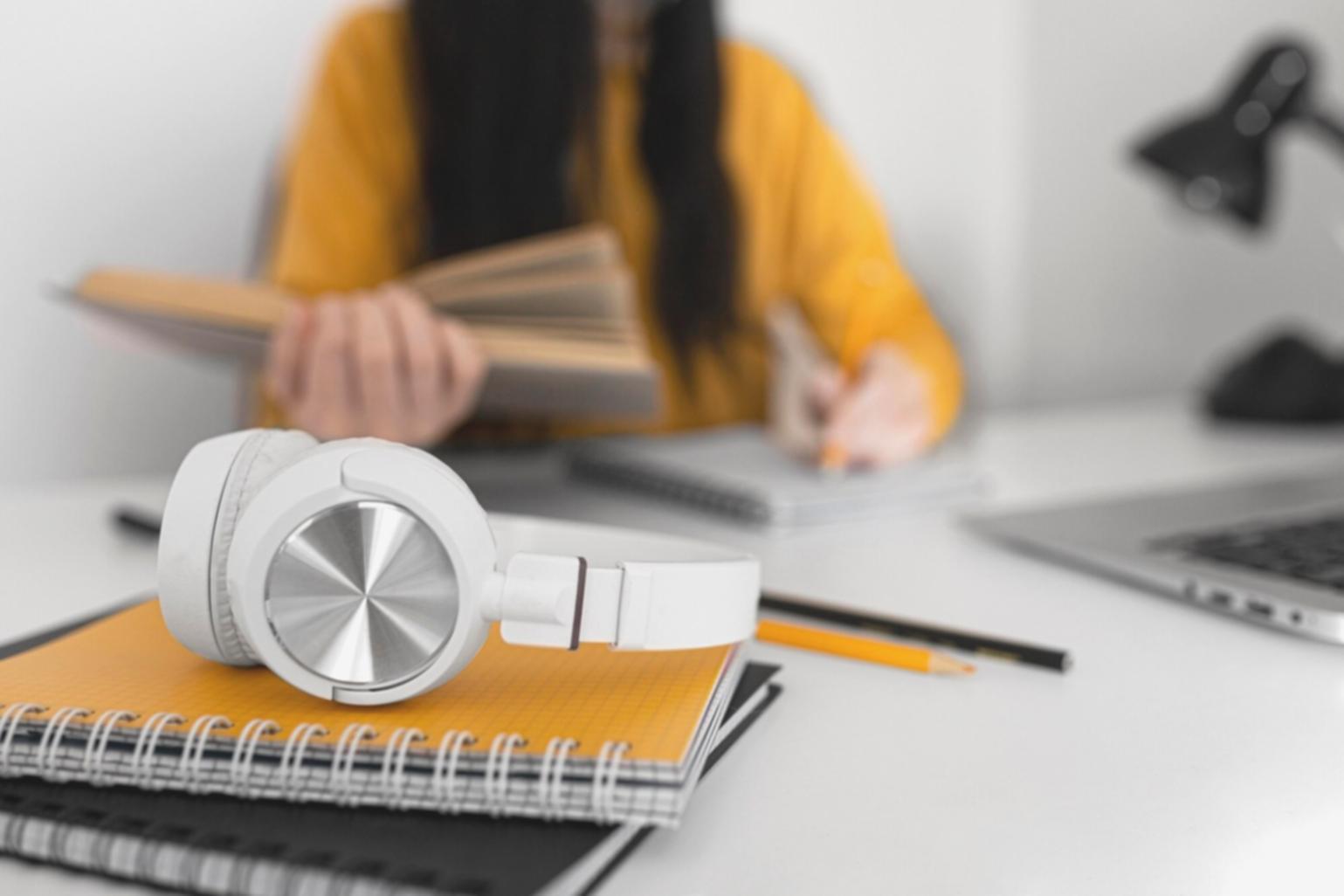 Équipe doravelysian en réunion stratégique avec un client