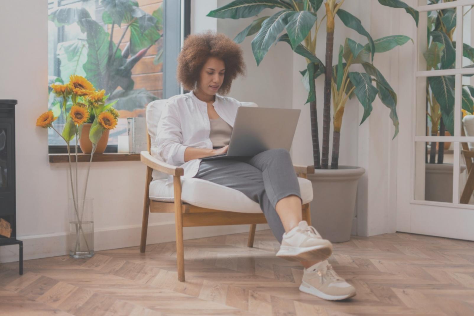 Équipe d'experts en finance travaillant sur des analyses stratégiques